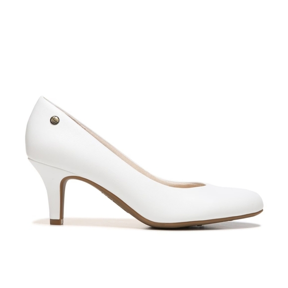 New! Life Stride Round Toe Faux Leather Low Heel White Pumps - Picture 1 of 14
